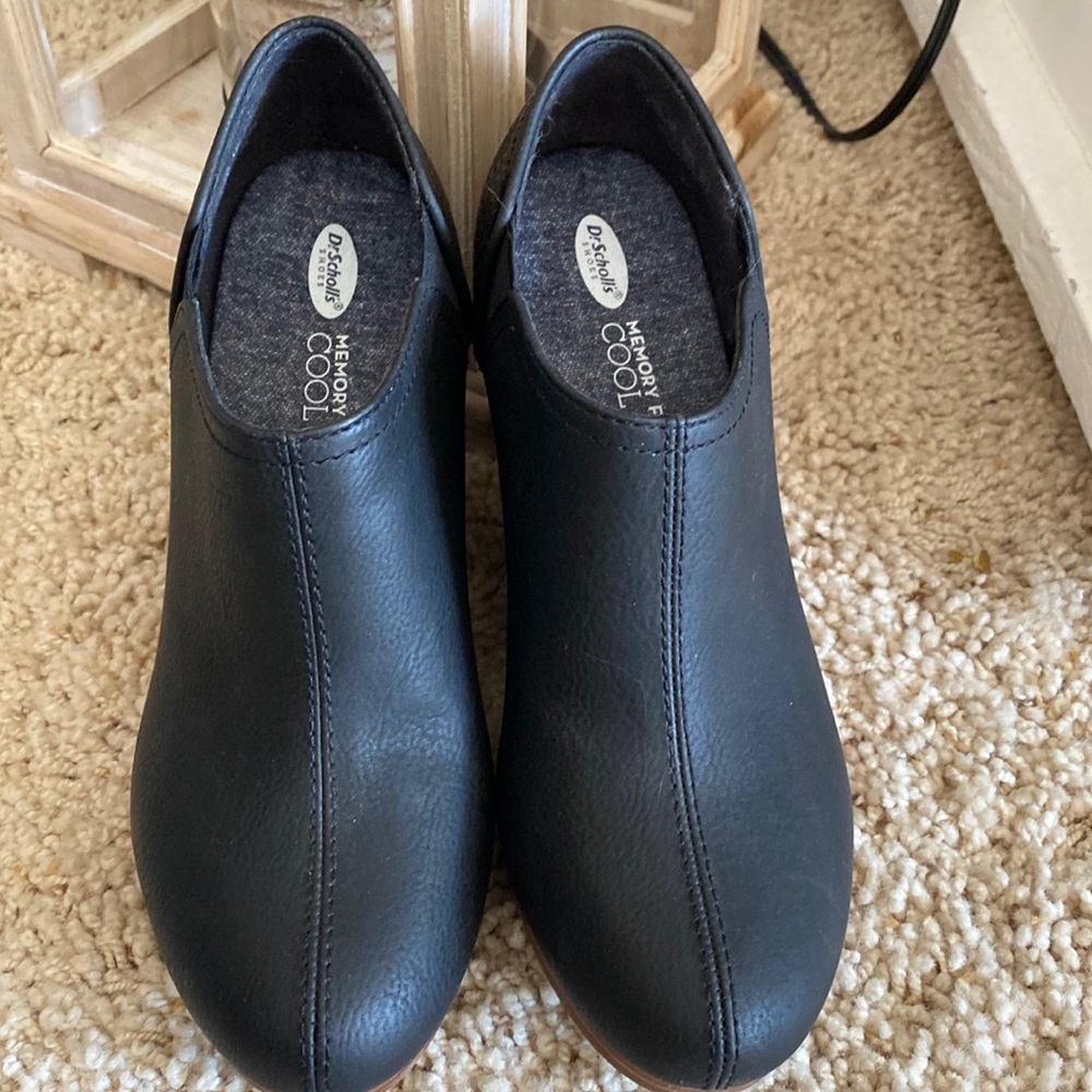 Dr. Scholl’s Memory Foam Cool Fit Fashion Wedges.